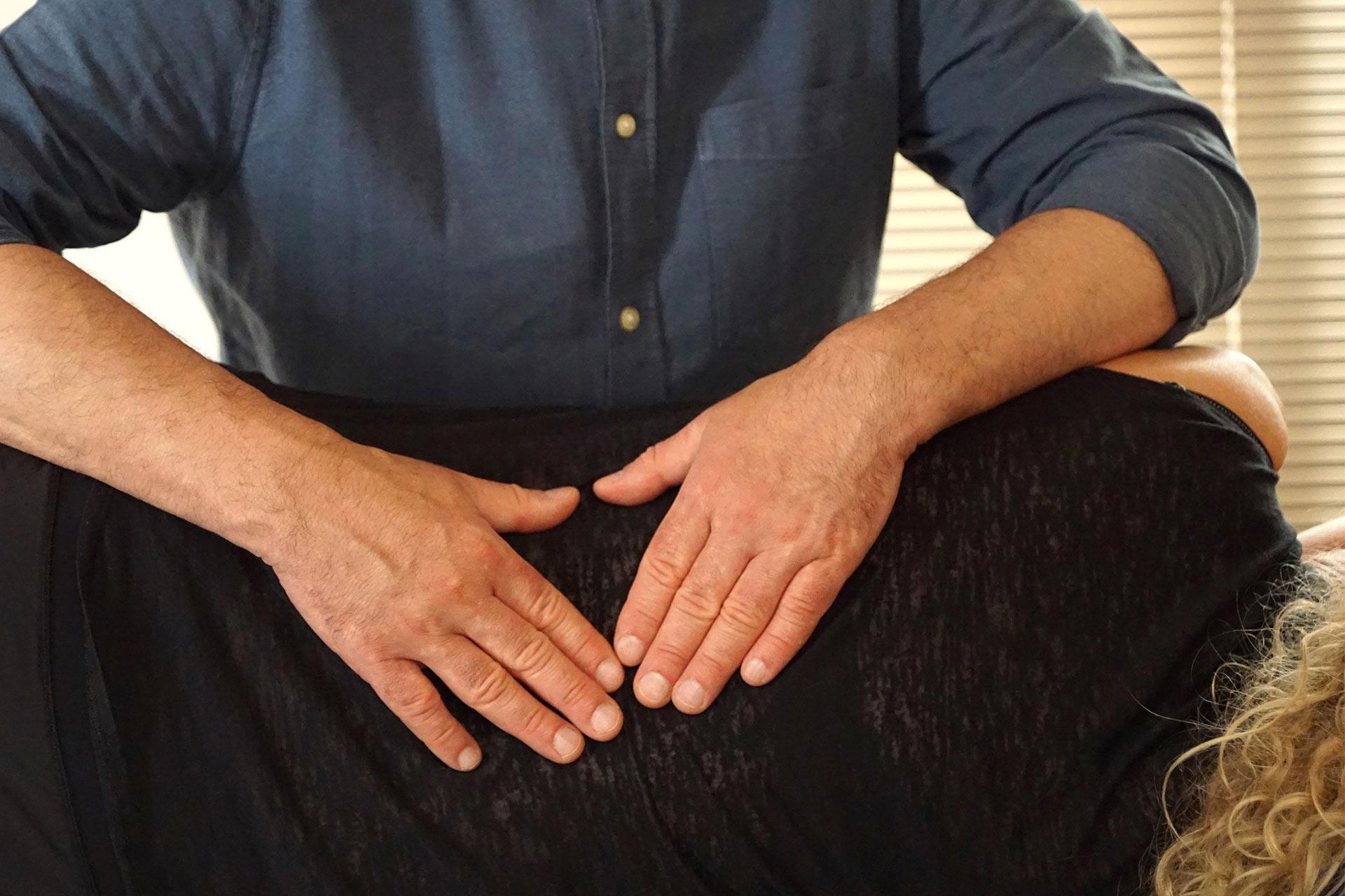 Osteopath in Christchurch treating back pain at Cashmere Osteo.