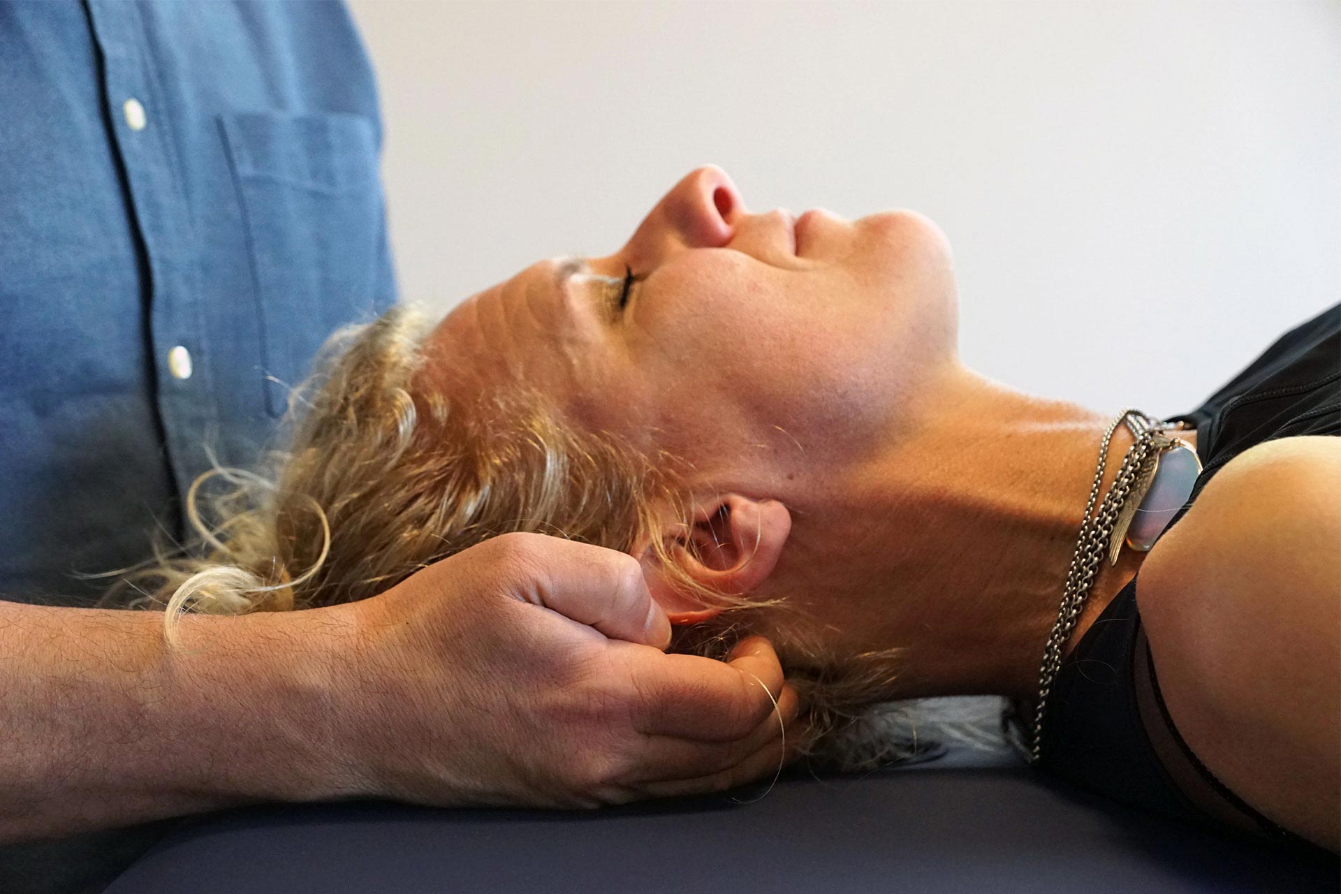 Osteopath in Christchurch treating headache and migraines at Cashmere Osteo Headache Clinic.